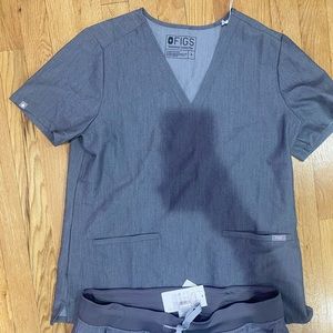 FIGS Casma 3 pocket scrub top Graphite gray NWT